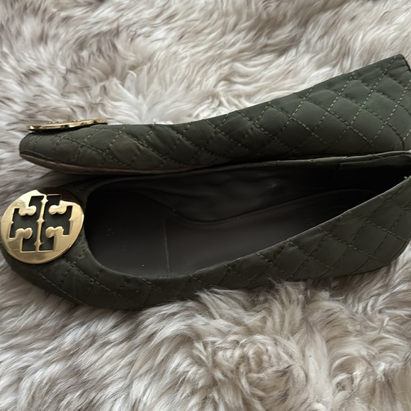 GUC Tory Birch Quilted Ballet Flats 9 - Picture 3 of 8